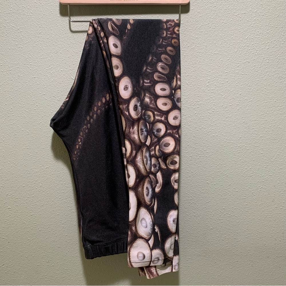 Poprageous // Octopus Leggings Size Small